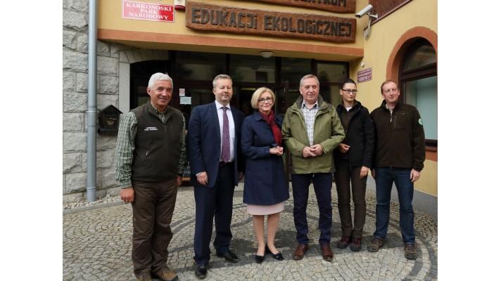 Ministři životního prostředí ČR a Polska se sešli v Krkonoších Ministři životního prostředí ČR a Polska se sešli v Krkonoších