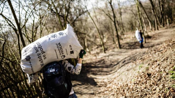 Jarních úklidových akcí se letos zúčastnilo přes 113 000 dobrovolníků Jarních úklidových akcí se letos zúčastnilo přes 113 000 dobrovolníků