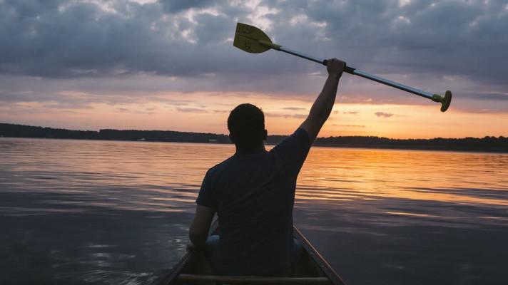 Povodí: Vodáci částí Vltavy, nad níž hrozí sesuv skály, projedou Povodí: Vodáci částí Vltavy, nad níž hrozí sesuv skály, projedou