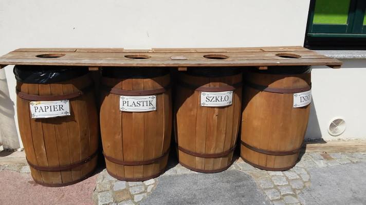 Průzkum: Pravidelně třídí odpad zejména lidé ve věku 54 až 65 let Průzkum: Pravidelně třídí odpad zejména lidé ve věku 54 až 65 let