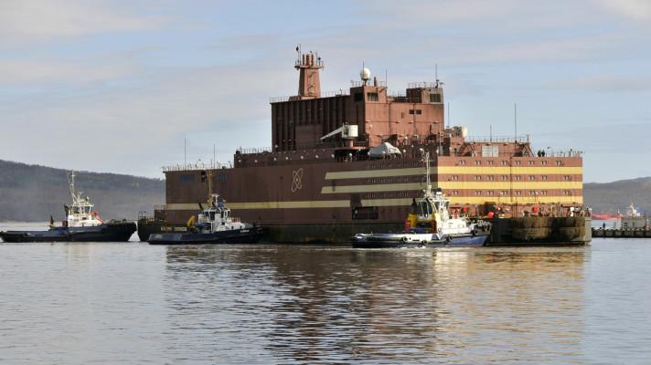 Začalo energetické spouštění plovoucí jaderné elektrárny Akademik Lomonosov Začalo energetické spouštění plovoucí jaderné elektrárny Akademik Lomonosov