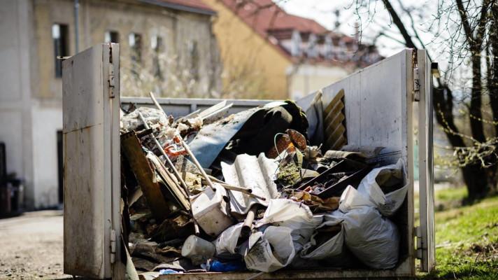 V Jihlavě vznikají černé skládky i v centru, město hledá viníky V Jihlavě vznikají černé skládky i v centru, město hledá viníky