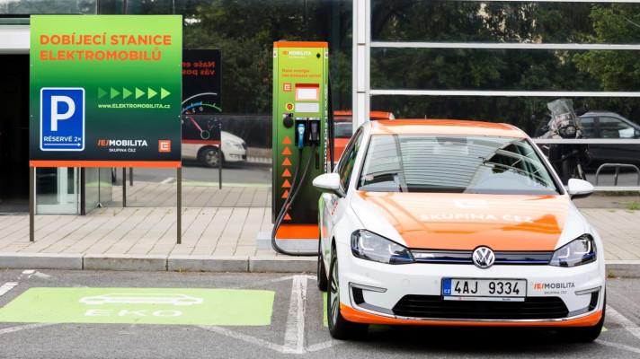 Co s bateriemi, které doslouží v elektromobilech? Studenti z ČVUT a izraelského Technion pro ČEZ vymýšleli, jak je využít dál Co s bateriemi, které doslouží v elektromobilech? Studenti z ČVUT a izraelského Technion pro ČEZ vymýšleli, jak je využít dál