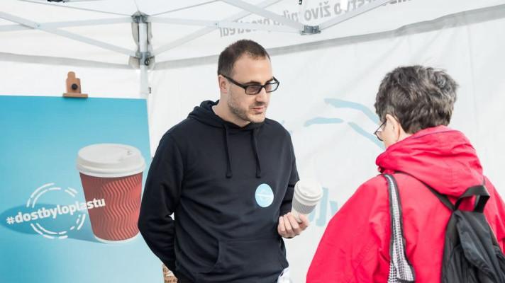 Náhradu jednorázových plastů zkoumá studie pro pražskou Náplavku Náhradu jednorázových plastů zkoumá studie pro pražskou Náplavku