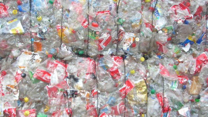 Nová odpadová legislativa zavádí evropské cíle recyklace komunálních odpadů a motivuje obce i občany k třídění Nová odpadová legislativa zavádí evropské cíle recyklace komunálních odpadů a motivuje obce i občany k třídění