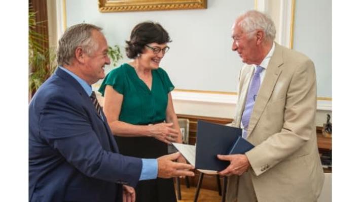 Genetik Radim Šrám získal čestnou medaili Akademie věd Genetik Radim Šrám získal čestnou medaili Akademie věd