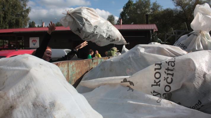 O víkendu nás čeká finále úklidové sezóny O víkendu nás čeká finále úklidové sezóny
