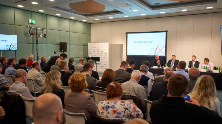 Problematika ukládání energie je evropským tématem, které úzce souvisí s trendem dekarbonizace Problematika ukládání energie je evropským tématem, které úzce souvisí s trendem dekarbonizace