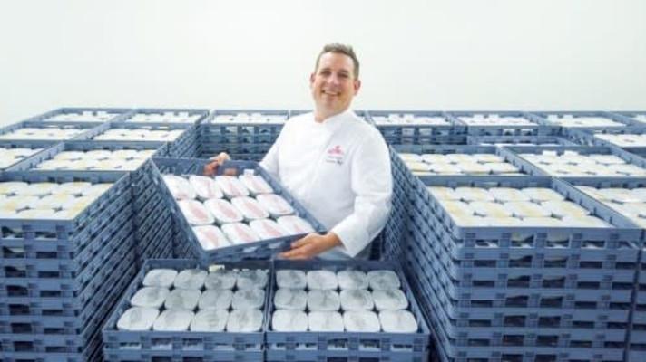 Emirates Flight Catering oznamuje další environmentální iniciativu: snižuje odpad z obalů o 750 tun ročně Emirates Flight Catering oznamuje další environmentální iniciativu: snižuje odpad z obalů o 750 tun ročně