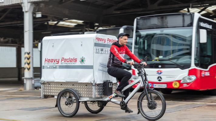 Rozvoz potravin z autobusové garáže Rozvoz potravin z autobusové garáže