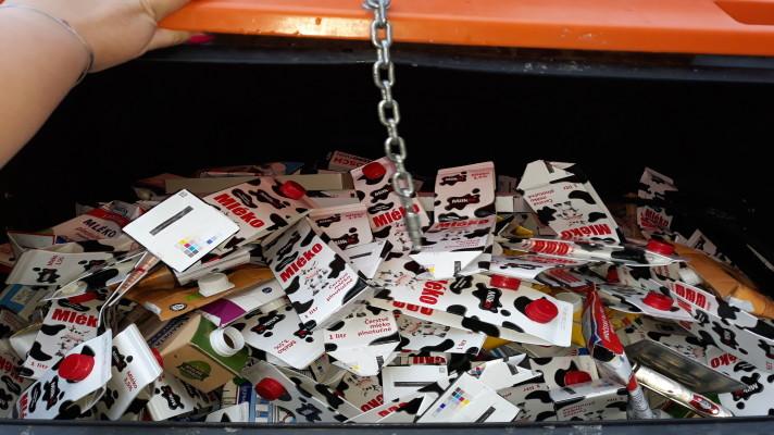 Kontejnery pod dohledem lidských senzorů Kontejnery pod dohledem lidských senzorů