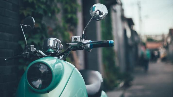 Na Kubě zavládla z nutnosti móda elektrických skútrů Na Kubě zavládla z nutnosti móda elektrických skútrů