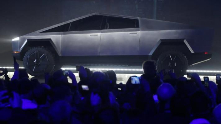 Tesla představila svůj první pickup s elektrickým pohonem Tesla představila svůj první pickup s elektrickým pohonem