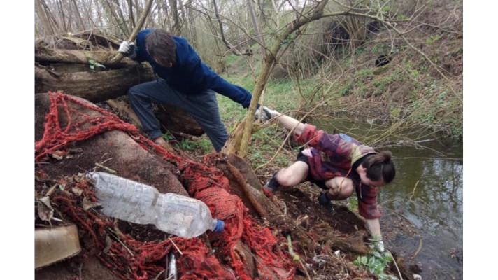 Rekordní počet dobrovolníků se letos zapojil do úklidu Česka Rekordní počet dobrovolníků se letos zapojil do úklidu Česka