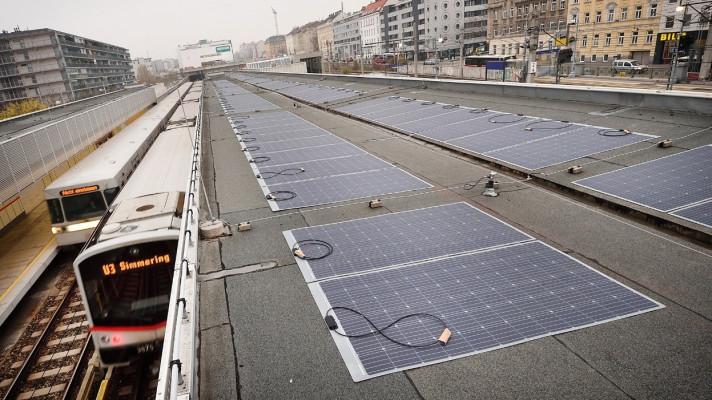 Premiéra: sluneční energie z fotovoltaických fólií pohání stanici vídeňského metra Premiéra: sluneční energie z fotovoltaických fólií pohání stanici vídeňského metra