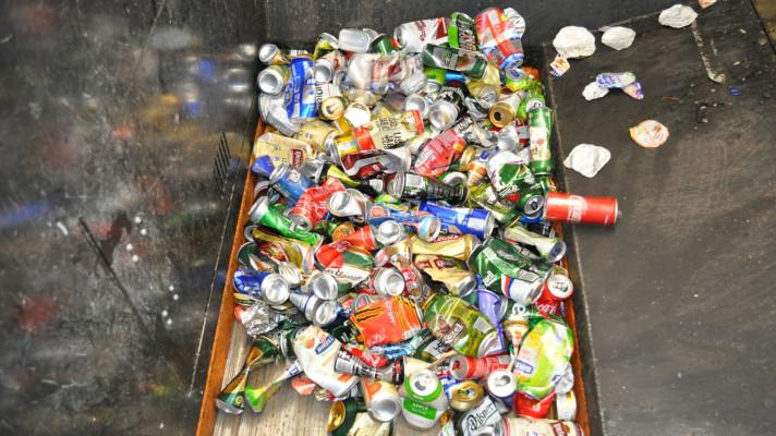 Pražané loni vytřídili 421 tun kovových obalů Pražané loni vytřídili 421 tun kovových obalů