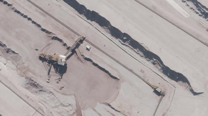 Obří rypadla, zatopený lom, lesy i pozvánka na pivo. Podívejte se na zajímavé snímky z leteckého snímkování Česka Obří rypadla, zatopený lom, lesy i pozvánka na pivo. Podívejte se na zajímavé snímky z leteckého snímkování Česka