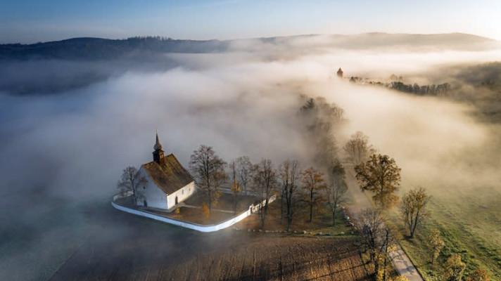 Nejkrásnější fotografií ankety Alej roku se stal snímek Valdštejnské aleje v Zahrádkách na Liberecku Nejkrásnější fotografií ankety Alej roku se stal snímek Valdštejnské aleje v Zahrádkách na Liberecku