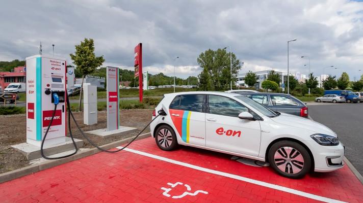 E.ON postaví dobíjecí stanice u padesáti prodejen Penny E.ON postaví dobíjecí stanice u padesáti prodejen Penny