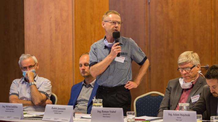 Diskuse odborníků se starosty měst a obcí o odpadu, suchu a vodě: Přišel čas na zásadní změny Diskuse odborníků se starosty měst a obcí o odpadu, suchu a vodě: Přišel čas na zásadní změny