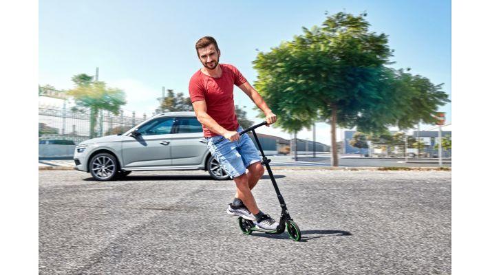 Koloběžka ŠKODA nabízí ekologickou mobilitu pro poslední míli Koloběžka ŠKODA nabízí ekologickou mobilitu pro poslední míli