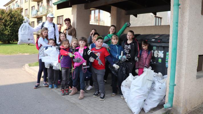 Do školy a hned zas ven? Ano, uklidit s žáky Česko! Do školy a hned zas ven? Ano, uklidit s žáky Česko!
