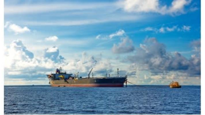 Tanker opuštěný u pobřeží Jemenu hrozí ekologickou katastrofou Tanker opuštěný u pobřeží Jemenu hrozí ekologickou katastrofou