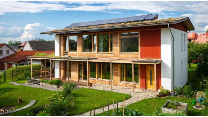 Adapterra Awards - Téměř soběstačný slaměný dům Adapterra Awards - Téměř soběstačný slaměný dům