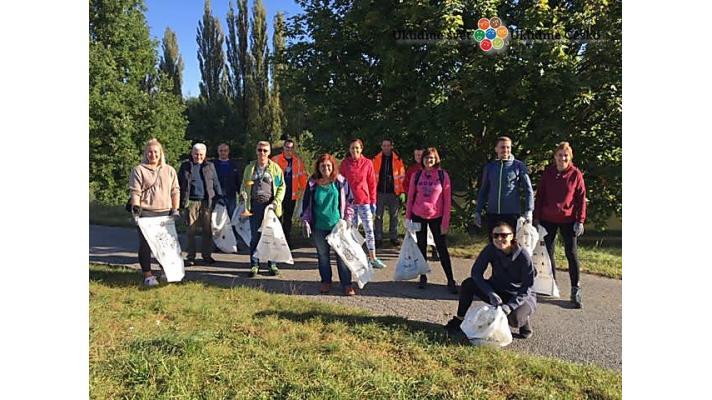 Plzeň: Dobrovolníci uklízeli břeh Radbuzy, akci organizoval pivovar Plzeň: Dobrovolníci uklízeli břeh Radbuzy, akci organizoval pivovar