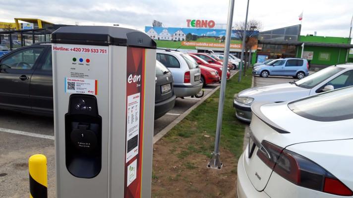 E.ON instaloval do své sítě v Česku stou veřejnou dobíječku pro elektromobily E.ON instaloval do své sítě v Česku stou veřejnou dobíječku pro elektromobily