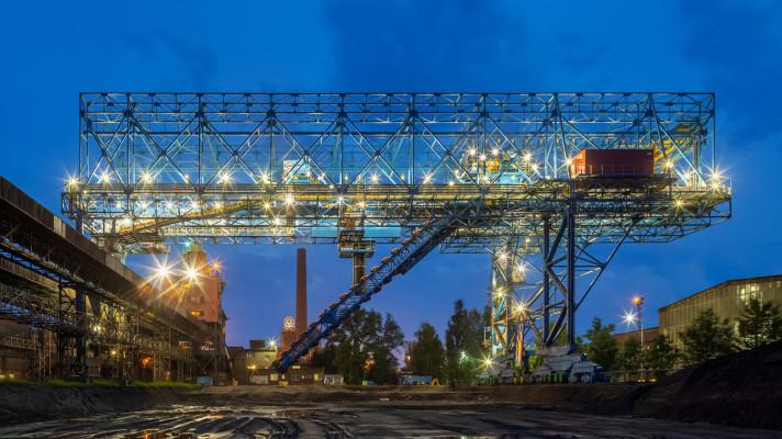 Nový velkostroj je v provozu, do ovzduší uniká méně prachu Nový velkostroj je v provozu, do ovzduší uniká méně prachu