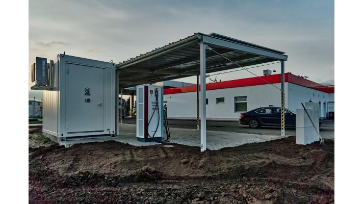 E.ON postavil svou první veřejnou dobíječku, která čerpá energii ze slunce E.ON postavil svou první veřejnou dobíječku, která čerpá energii ze slunce