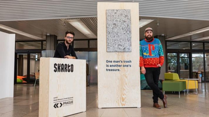 Z recyklovaných reklamních materiálů Kongresového centra Praha vznikne originální nový nábytek Z recyklovaných reklamních materiálů Kongresového centra Praha vznikne originální nový nábytek