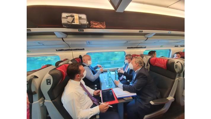 Jednání s Fransem Timmermansem: EK bude respektovat energetický mix ČR, i podporu OZE, jádra a jako transitního zdroje rovněž zemního plynu Jednání s Fransem Timmermansem: EK bude respektovat energetický mix ČR, i podporu OZE, jádra a jako transitního zdroje rovněž zemního plynu