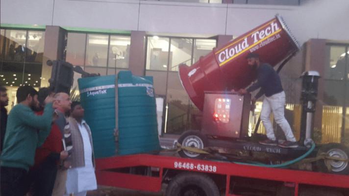 GIANT 'GUN' CLAIMS TO SHOOT DOWN AIR POLLUTION GIANT 'GUN' CLAIMS TO SHOOT DOWN AIR POLLUTION
