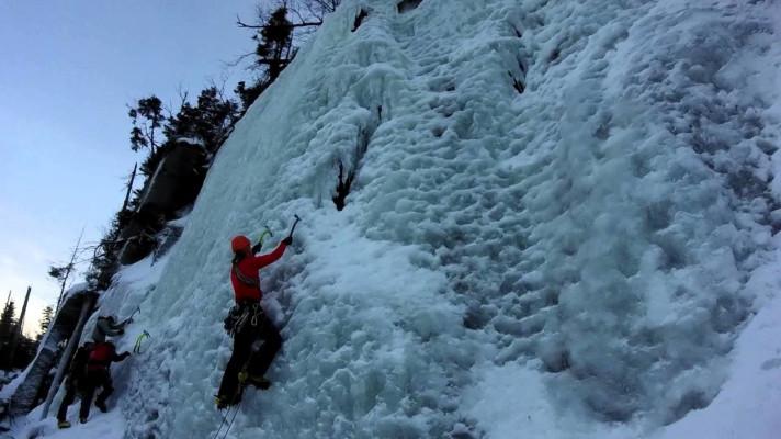 Přírodní ledopád v Krkonoších láká desítky lezců