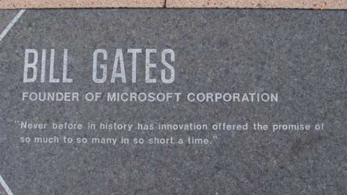 Miliardář Bill Gates v Pekingu představil futuristický záchod