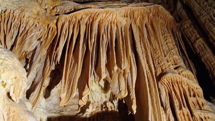 Sucho ovlivnilo i růst krápníků v Moravském krasu, je pomalejší Sucho ovlivnilo i růst krápníků v Moravském krasu, je pomalejší