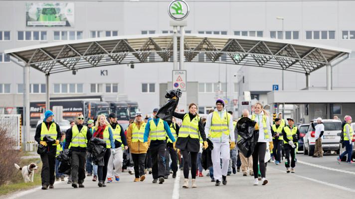 ŠKODA AUTO opět podpoří akci Ukliďme Česko: Zaměstnanci budou sbírat odpadky v přírodě ŠKODA AUTO opět podpoří akci Ukliďme Česko: Zaměstnanci budou sbírat odpadky v přírodě