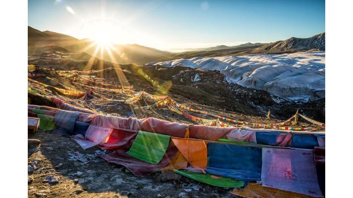 Čína zavřela tábor na své části Everestu pro turisty bez povolení