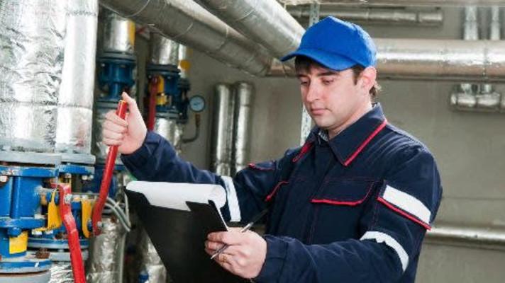 Třetí vlnu kotlíkových dotací kraje začnou spouštět v dubnu. Peníze vystačí jen pro 30 000 domácností, nouze bude o kvalifikované topenáře Třetí vlnu kotlíkových dotací kraje začnou spouštět v dubnu. Peníze vystačí jen pro 30 000 domácností, nouze bude o kvalifikované topenáře