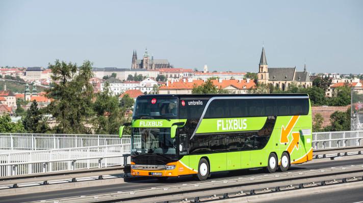 Digitalizace a udržitelnost v autobusové dopravě: 88 % českých zákazníků FlixBusu si jízdenky kupuje online