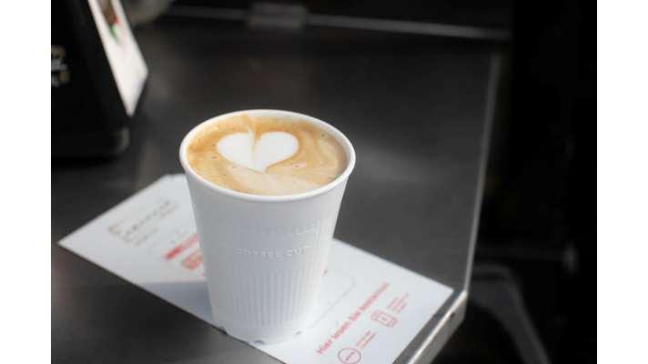 Vratné kelímky na kávu slaví ve Vídni úspěch. Ušetřily už tunu odpadu
