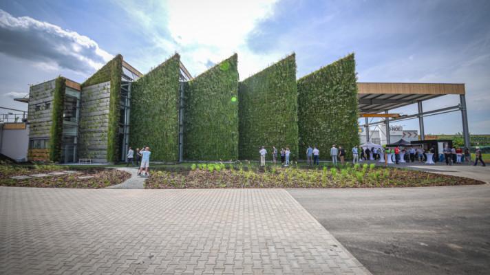 Sucho mohou pomoci řešit i budovy. V Česku roste počet těch, které umí hospodařit s vodou. Výzvou budou rekonstrukce Sucho mohou pomoci řešit i budovy. V Česku roste počet těch, které umí hospodařit s vodou. Výzvou budou rekonstrukce