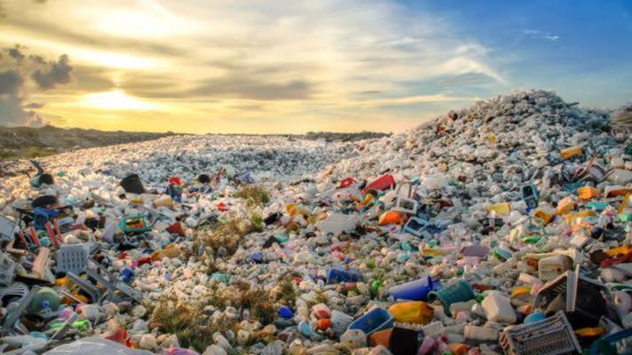 Miliarda dolarů půjde na boj proti plastovému odpadu v Asii