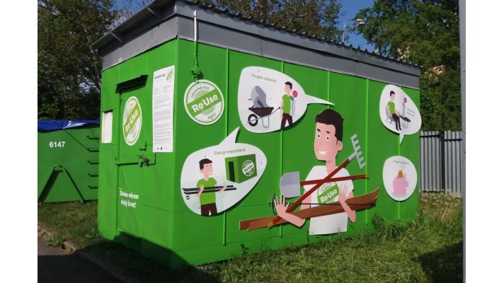 Brno má už tři roky projekt na předcházení vzniku odpadu. Zachraňuje staré věci a vybralo se v něm přes půl milionu na sázení květin