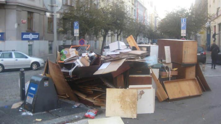 Strážníci odhalili 14 lidí, kteří porušili zákon o odpadech Strážníci odhalili 14 lidí, kteří porušili zákon o odpadech