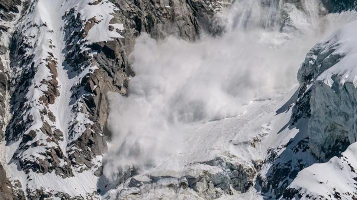 Itálii, Rakousko i Švýcarsko postihly laviny