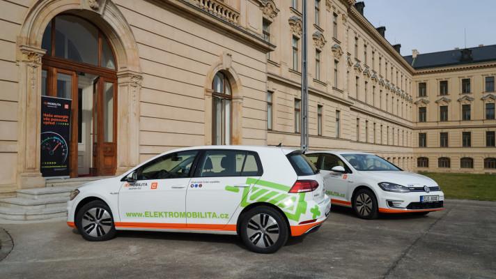 Úřad vlády jezdí ekologicky, využívá elektromobily od ČEZ