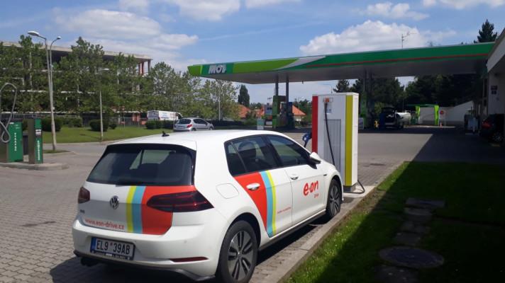 E.ON otevřel tři dobíjecí stanice pro elektromobily v Praze